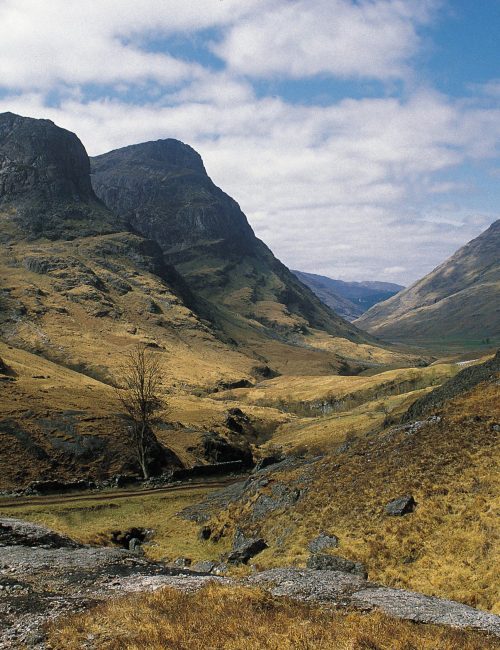 GLEN COE, HIGHLAND.
PIC: PAUL TOMKINS/VisitScotland/SCOTTISH VIEWPOINT
Tel: +44 (0) 131 622 7174  
Fax: +44 (0) 131 622 7175
E-Mail : info@scottishviewpoint.com
This photograph can not be used without prior permission from Scottish Viewpoint.